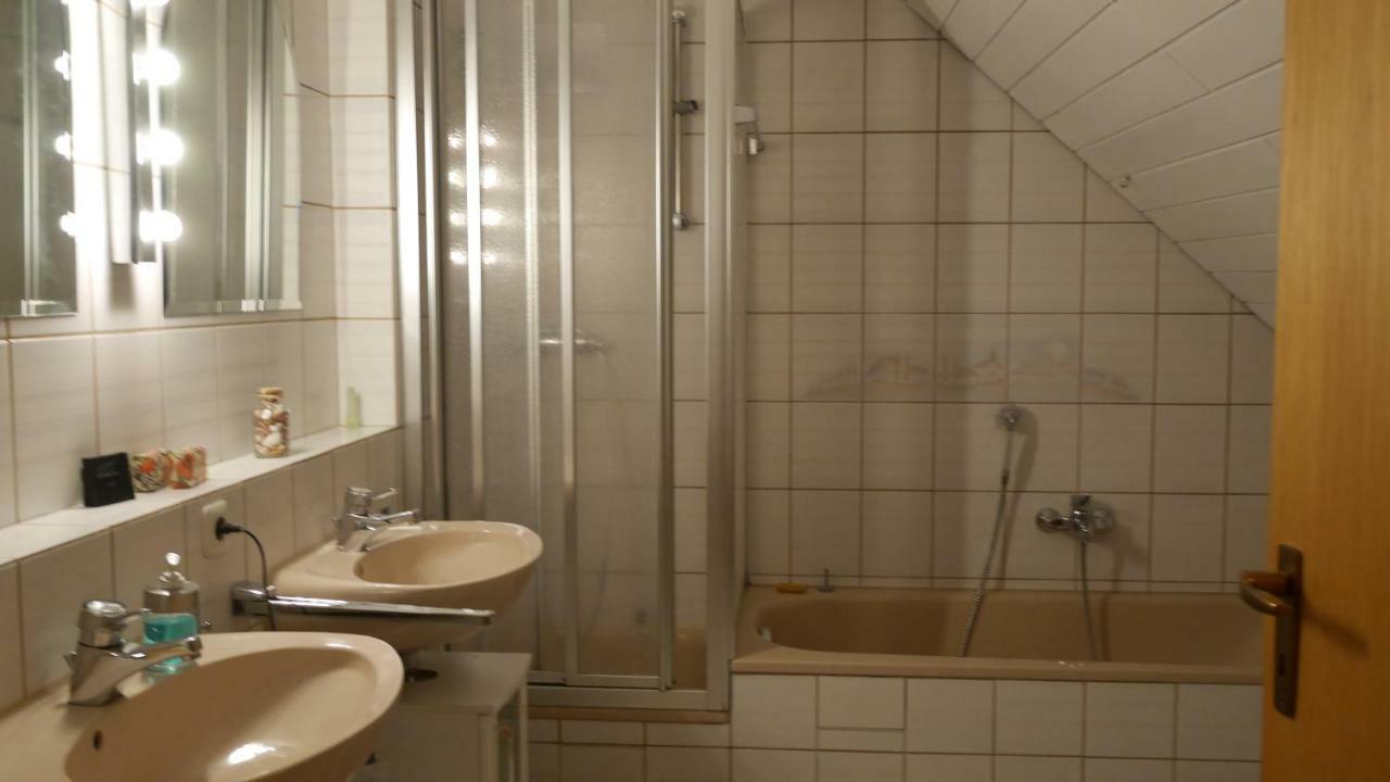 Ruhiges Naehe Messe Mit Wallbox *